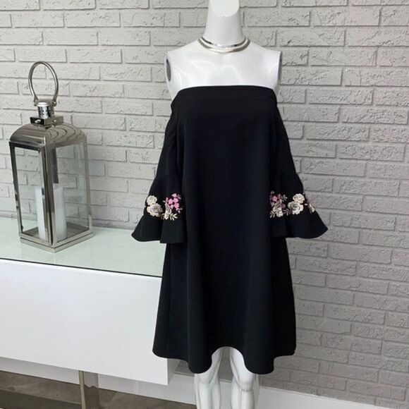 Jennifer Lopez Dresses & Skirts - Jennifer Lopez Embroidered Off The Shoulder Mini Dress Size M